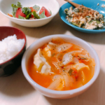 マッスル餃子1ヶ月経過✨✨時々暴飲暴食しがちな私ですが笑時々の調整で体重キープ^ ^マッスルギョーザを沢山いれたこのスープは、時々作る野菜スープ🥦適当＆簡単に出来て良いです✨我&hellip;のInstagram画像