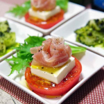 ＊昨日の投稿の続きで、オリーブオイルを使った簡単イタリアンを3品を作ってみましたよ～♪＊まず最初は、盛っただけ超簡単なトマトの前菜、カプレーゼ＊2品目は、ホームベーカリーでパンタイ&hellip;のInstagram画像