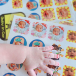 「みんなのシール」で子供のシールを作ってみました✨PRです。今回機会を頂き、みんなのシールで我が子のシールを作ってみました。台紙1枚400円(税別)で送料200円。印刷後すぐ発&hellip;のInstagram画像