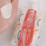 ・ワフーメイド様の酒粕パックを　お試しさせて頂きました😌ふんわり酒粕の香りがして柔らかめのテクスチャーです✨顔の水分をとってからさくらんぼ大を塗り、5〜10分置いて流すだけ✨&hellip;のInstagram画像