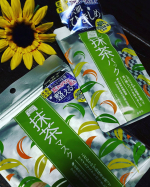 厳選された #宇治抹茶  由来の茶葉を用いた#シートマスク本当に茶葉がみえてるんです薫りも #お茶コットン１００％浸透するのを感じます🎵抹茶には美容効果があるんです&hellip;のInstagram画像