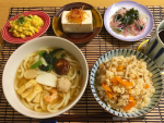 ..9/11..❀  鍋焼うどん❀  炊き込みご飯❀  冷奴❀  南瓜サラダ❀  春雨の酢の物..今日はおうどんに合わせて、炊き込みご飯にしました🍚&hellip;のInstagram画像
