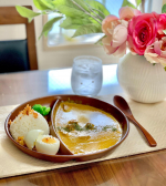 《おうちカフェプレート》もうすぐ夏なのでカレーな気分🍛カフェプレートでおうちでバターチキンカレーを楽しみました🥰🇮🇳.食器は @soeru_shop のもので、ウッド調であたた&hellip;のInstagram画像