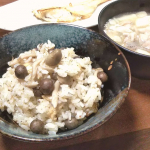 むかごとしめじと油揚げで秋な炊き込みご飯、すごい美味しくできたー！だしパック破ってお米と一緒に炊飯器に投入、みりん＆醤油ほんのひと回しと水入れて具入れて&hellip;これでじゅうぶんいいお味。あとは煮出し&hellip;のInstagram画像