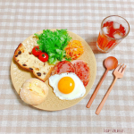 ࿐✩⡱𝕋𝕠𝕕𝕒𝕪'𝕤  𝔹𝕣𝕖𝕒𝕜𝕗𝕒𝕤𝕥 ☼˚˖︙｡.୨୧⌒⌒⌒⌒⌒⌒⌒⌒⌒⌒⌒୨୧.｡❁北海道コーンのプチパン❁石窯レーズン食パン❁ソーセージステーキ❁目玉焼き❁グ&hellip;のInstagram画像