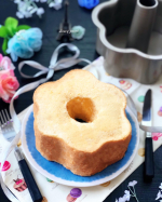 *****またまた初披露のフラワー型🌸でシフォンケーキ🎂*シンプルに作ってもめっちゃ可愛いくなる😍❤️*レシピは @ko_ko.sakurako ちゃんのバニラシフ&hellip;のInstagram画像