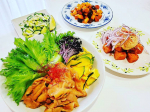 ★【レタス巻き焼肉💕】野菜たっぷり取りました🥒🥬🍅フリルレタスにお肉と野菜をクルクル巻いて、パクッ😋🎶カボッコリーは、生で食べられるカボチャ🎃おいしいよ😋🍴💕#おう&hellip;のInstagram画像