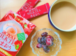 午後のティータイム🍓大好きなロイヤルミルクティー☕️なんとあまおうフレーバーが🥳✨袋を開けた瞬間、あまおうの香りがほわっと💕色味は普通のロイヤルミルクティーだけどいちごミルクの&hellip;のInstagram画像
