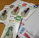 ホワイパープチ クリームテープ を使ってみました！先月発売されたばかりの こちらは、クリーム色の用紙の手帳・ノート専用の修正テープです✨..テープの幅は2.5ミリ、4ミリ、5ミリ、6ミ&hellip;のInstagram画像