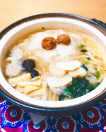 キンレイ様の#お水がいらない鍋焼きうどん をお試しさせていただきました。☆水不要☆☆鍋にぽんっ☆火をつけて約7分で完成！！とにかくお出汁が美味しかったです。そのままでも十分&hellip;のInstagram画像