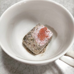 モニプラファンブログでいただいた紀乃家様の海藻がいっぱい入った丸ごと梅のお吸い物。どれだけ海藻が入っているのかワクワクしてお湯を注いだら、あれ？想像より少ない？でもお吸い物として飲むには丁度い&hellip;のInstagram画像