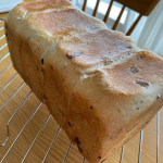 【オリーブとチーズの食パン】【オリーブのテーブルパン】ブラックオリーブを使ってパンを2種類作りました⭐️ひとつ目はオリーブとチーズの食パン。オリーブは刻んで&hellip;のInstagram画像