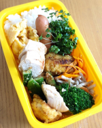 今日のお弁当🍱*スクランブルエッグ*ウインナー*ブロッコリースプラウトの生ハム巻き*鶏むね肉の塩麹焼き*鮭の白子カレームニエル*にんじんシリシリ*ごぼうサラダ*きゅ&hellip;のInstagram画像