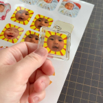 PRです。アプリでシールが作れる「みんなのシール」！こちらで作ったシールで、オリジナルキーホルダー作りました✨手順&hellip;①アプリ内でシールサイズを調整し注文‼️※アプリで画像選&hellip;のInstagram画像