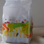 年上妻のお試し録✏️ダラゴア農園ブレンドドリップコーヒー☕️パッケージが可愛すぎるこのコーヒー☕︎中を開けてみても、あら💕かわいい😍5種類の絵が付いてました☝️気になる&hellip;のInstagram画像