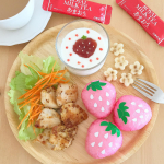 ・連投失礼します 𓀒 ，男の子には可愛すぎた？朝ごはん𓌉◯𓇋・たまにはこういうのも作りたくなるんです🍓お弁当じゃないから許して 𓀒 ・見て息子が一言「このお&hellip;のInstagram画像