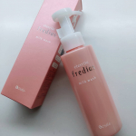 「エタリテ フレディアス ミルクウォッシュ」..角質を優しく取り除いてくれる、泡立てて使うタイプの洗顔料です。.❤️たまりがちな角質を除去❤️3種類の#植物由来成分 を配合&hellip;のInstagram画像