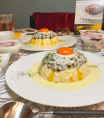 こんばんは😊今夜は中秋の名月🎑✨今日は🍛ドライカレー　〜ターメリックライス、チーズソースがけ〜🥗サラダ🧅コンソメスープ🥛アロニアヨーグルトでした🍴ドライカレーは&hellip;のInstagram画像
