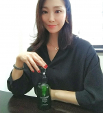 こんばんは☺.後の窓にはロールスクリーンがついていて、西陽が強くなる夕方になると締めます。今日撮影の時に開けてみると、3枚目　大規模な落書き発見！4枚目　でも叱れない！こし&hellip;のInstagram画像