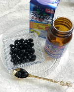 濃いアントシアニンが含まれている北欧産ビルベリーエキス、網膜を中心に目全体の老化を防ぎブルーライトから守るマリーゴールドから抽出した高品質なルテインなど、目を労る成分がたっぷり含まれています。&hellip;のInstagram画像