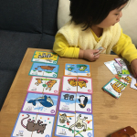 英語カードのモニターをさせて頂きました🥰❣️英語教育には力を入れたいなと思ってるので、こちら嬉しかったです。4歳からが対象なので、3歳の娘にはまだ早いけど、こうやって絵合わせするだけでも楽しそ&hellip;のInstagram画像