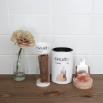 思わず飾っておきたくなるシナモンと岩塩🥰💕💕使いたい時に卸して新鮮なスパイスを楽しめるから、取り入れるだけでなんだかいつもの食卓もちょっぴり特別な感じに🤤寒い今日はシナモンを添えたチャイラテでほっ&hellip;のInstagram画像