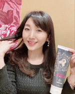 ☆ヘアカラー情報☆* フラガール ヘアカラートリートメントは、シャンプーあとの髪に通常のトリートメントに代えて使うことにより、気になる白髪をケアすることが出来るトリートメント💖💖✨&hellip;のInstagram画像
