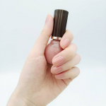 .ベースコート、トップコート不要のオールインワンネイル💅オフィスネイルにもピッタリなナチュラルカラーの04番大人ピンクベージュをお試しさせていただきました♡.ジェルネイルのようなツヤと&hellip;のInstagram画像