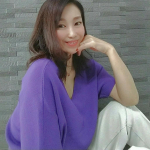 こんばんは☺.秋も深まってきたのでネイルとアイライナーを秋色にしました💄💅.ネイルは秋になるとしたくなる安定のボルドー。大好きな色です&hearts;.アイライナーはオレンジブラウンに✨&hellip;のInstagram画像