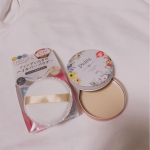 今回こちらの商品を使ってみました。パッケージがすごく可愛いですよね。ポーチに入ってるだけで女子力アップします。リューアルしたみたいで毛穴カバー力がさらにアップしたようです。使ってびっく&hellip;のInstagram画像