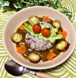 「秋の食材さつもいもを足した十八雑穀琉球ごはんのカレー」の画像（1枚目）