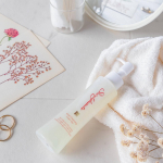 @shinlybeaute さんの[うるおいクレンジング泡ジェル]こちらは石けんを主成分とし、お肌に刺激の少ないように作られた、メイク落としと洗顔がひとつになったもの。使い方は、まずは&hellip;のInstagram画像