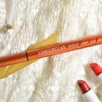 ．．LUMIURGLASスキルレスライナー04 テラコッタブラウン．．コシのあるブラシと重ための本体がすごく描きやすくて、最近一番お気に入りのアイライナーです✨04&hellip;のInstagram画像