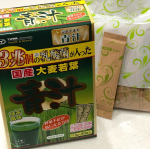 3兆個の乳酸菌が入った国産大麦若葉青汁を飲んでみました😊飲み方は、80〜100mlの水又は牛乳等によく混ぜて。豆乳100mlに混ぜてみました。シェイカーがないのでひたすら混ぜ混ぜ&hellip;ちょっと&hellip;のInstagram画像