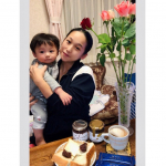 Topped with red bean paste on bread🍞🍡Milk tea topped with pears🍐☕️Both were delicious♪(*^^)o&forall;*&forall;o&hellip;のInstagram画像