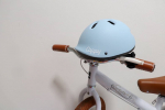 .とってもかわいい一歳からのヘルメット《キャッピープチ》𓍯小さい頭にもしっかりフィット୨୧.愛用中のおしゃれキックバイク《スパーキー》にあうヘルメット探してたの😚！パステルブルーがとてもか&hellip;のInstagram画像