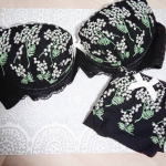 高嶺のブラジャー・ショーツセット　キャンディボンボンをお試しさせていただきました。ぴったりめの服が好きなので、良く着るのですが、後ろ姿が残念になることが多く気になっていました。このブラは、脇高&hellip;のInstagram画像