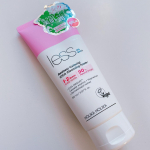 レスオンスキンless ON SKINホリカホリカレッドネスカーミングシカクレンジングフォームクレンジング、洗顔どうしてますか？私は長年オイルクレンジングと泡洗顔で&hellip;のInstagram画像