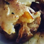 #ごと芋ペースト #ごと #ごと芋 #さつまいも #monipla #nagasakigoto_fanごと芋ペーストを使って、牛乳と塩ひとつまみ入れて餃子の皮に包んで揚げた(ちょっと焦がした💦&hellip;のInstagram画像