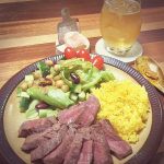 リブソルト＆ターメリックにすっかりハマった私のワンプレートディナー。岩塩で食べるステーキは最高だしターメリックで仕上げたサラダもターメリックライスもいい。あと意外な大成功がターメリックハイボール。&hellip;のInstagram画像