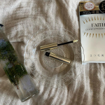 ＝＝＝＝＝＝＝＝＝＝＝＝＝＝＝＝＝＝..まつ毛美容液◌⑅⃝*॰ॱ..パッケージも素敵な上に塗りやすくて、しかも効果アリなすごいやつ✨..使い始めは、気休&hellip;のInstagram画像