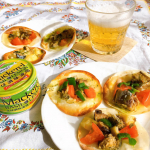 『SSK マッカレル バジル＆レモン』と餃子の皮を使って、おつまみを作ってみました🍻🐟🍻作り方は簡単！餃子の皮にマッカレルのさばをのせ、とろけるチーズやブロックのチーズ、トマトやピーマンを&hellip;のInstagram画像