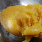 「ごと芋ペースト」を使ってコロッケを作りました。ごと芋ペーストはそれだけでとっても甘いのでスイーツの方が合うかもしれません。ペーストがとっても柔らかいのでコロッケの形を保つのが難しかったです。&hellip;のInstagram画像