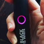 活性炭粒子を使用した「カーボン」ブラシがポイント！歯のエナメル質を傷つけることなく黄ばみを防いでくれますブラシ毛が素早く動くことによって生じた乱流で、歯のすき間の汚れもしっかり落とす&nbsp;&hellip;のInstagram画像