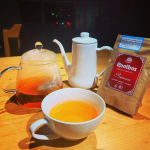 今回、TIGERさんの有機プレミアムルイボスティーをお試しさせて頂きました🥴✨ルイボスティー&hellip;めっちゃ色々飲んできたけど、ノンカフェインなので届いてから毎日寝る前にホットで飲んでいます。まず香りが&hellip;のInstagram画像