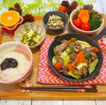 こんばんは☪︎*｡꙳.♡ジンギスカン♡海苔ごはん♡サラダ🥗♡白和え♡ピーマンの卵炒め♡みかん🍊.お義母さんが送ってくださったジンギスカン🐑.味はついてるから&hellip;のInstagram画像