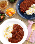 休日のお昼に、ちょっとおしゃれで、とっても美味しい、「麻布十番 ひよこ豆と牛挽き肉のドミグラスソース スパイス仕立て」をお試しさせていただきました。この秋に新発売されたこの商品は、&hellip;のInstagram画像