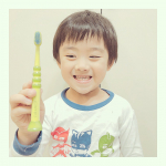 可愛い形の柔らかい歯ブラシ﻿﻿が﻿﻿息子用に我が家にやってきましたーー！﻿﻿「クラプロックス」﻿﻿﻿一般的なの歯ブラシに比べ﻿一つ一つの毛が細く、植毛数が多く、&hellip;のInstagram画像