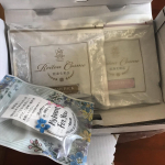 今回はこちらの化粧品を試しました！冷凍で届いたのがすごくびっくりしました実際に保存するのも冷凍庫で保存するので使う前に取り出しておいて解凍しておきます。化粧落としはバームなんですがオイル系&hellip;のInstagram画像