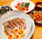 2020.11.17レシピあります🍳・昨日の よるごはん・・週末に作っておいた豚の紅茶煮 がメインです・・@asamurasaki1910 さまよりモニターでい&hellip;のInstagram画像